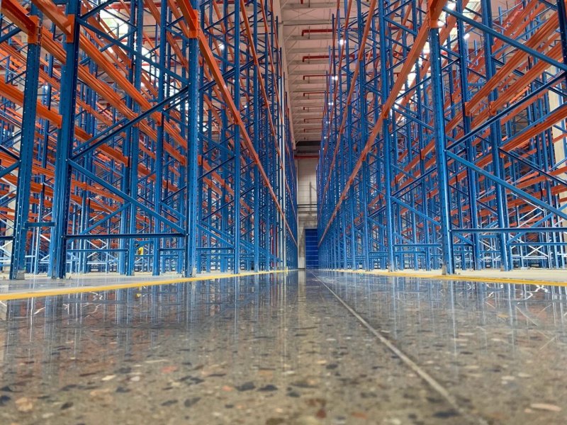 Very narrow aisle racking system