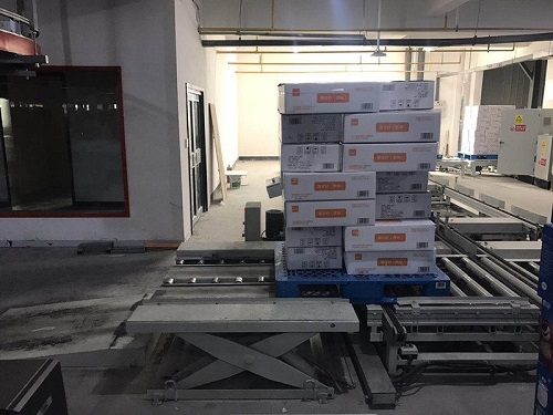 Vertical reciprocating elevator