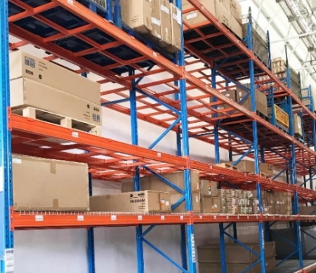 Steel pallet rack for industrial use